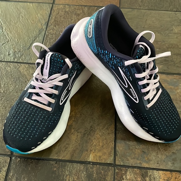 Brooks Athletic Shoes- Cushion Neutral- Navy with Teal dots- size 8 - Picture 2 of 15